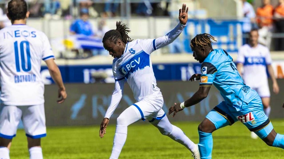 Lausanne's Fousseni Diabaté in a duel with Lugano's Zachary Brault-Guillard