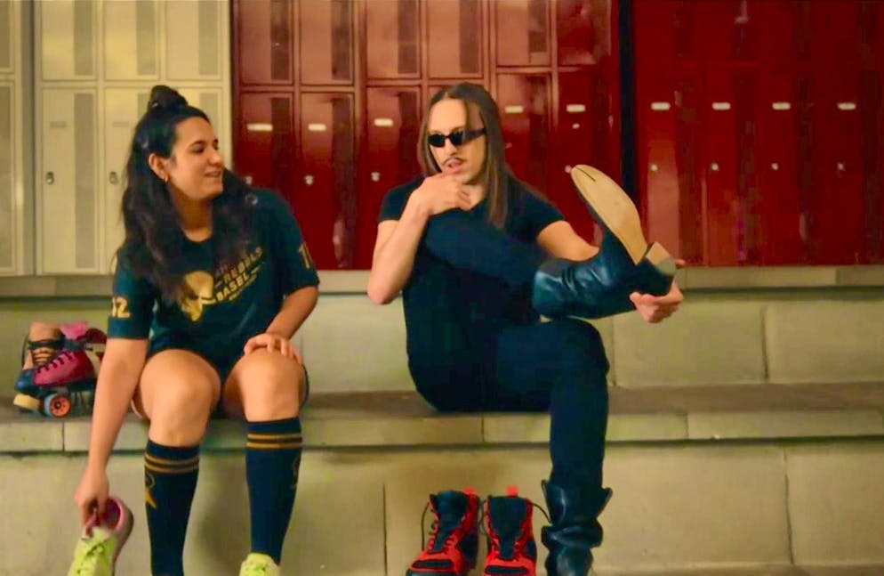 The BBC criticized the presentation of Switzerland via artist "postcards", here for Estonia.