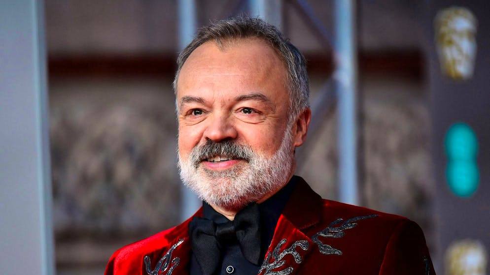 An "anti-host": BBC commentator Graham Norton on ESC presenter Hazel Brugger.