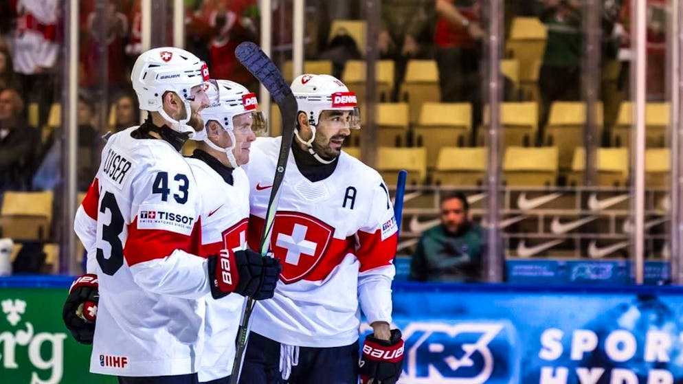 Record-breaking player Andres Ambühl (right) scores a hat-trick in the Swiss "Stängeli" against Hungary