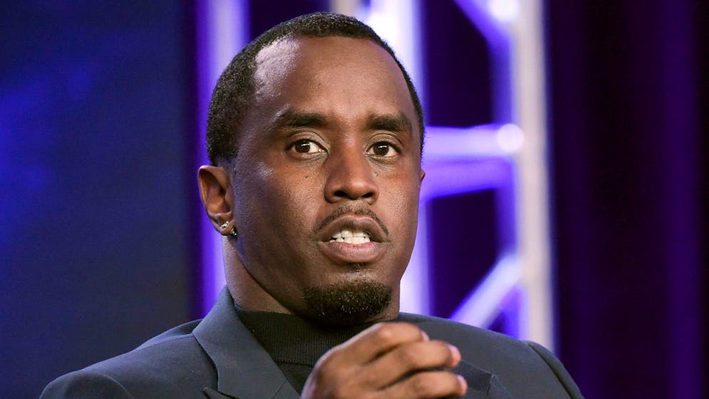 Lawyer talks about trial strategy. Fellow inmates give Sean 