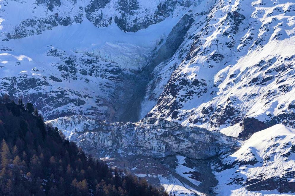 Baltten VS / Danger of rockfall. In the worst-case scenario, experts estimate that 5 million cubic meters of rock could come down.