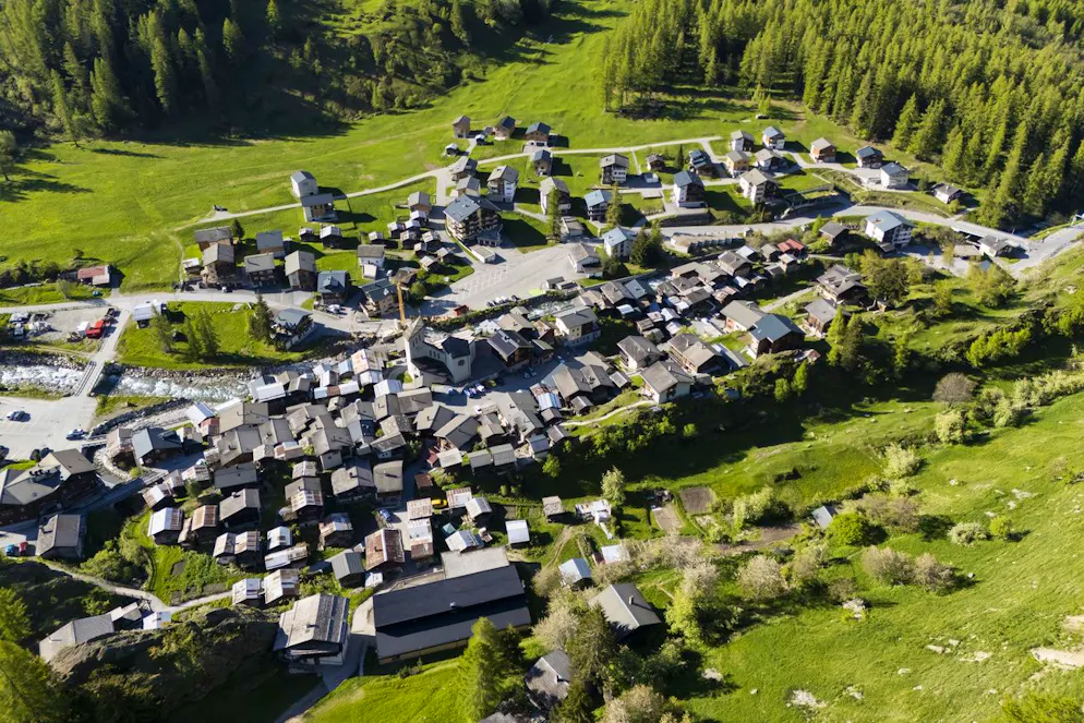 Baltten VS / Felsturzgefahr. Das Dorf Blatten VS wurde am Montag, 19. Mai vollständig evakuiert. 300 Personen mussten das Dorf verlassen. 