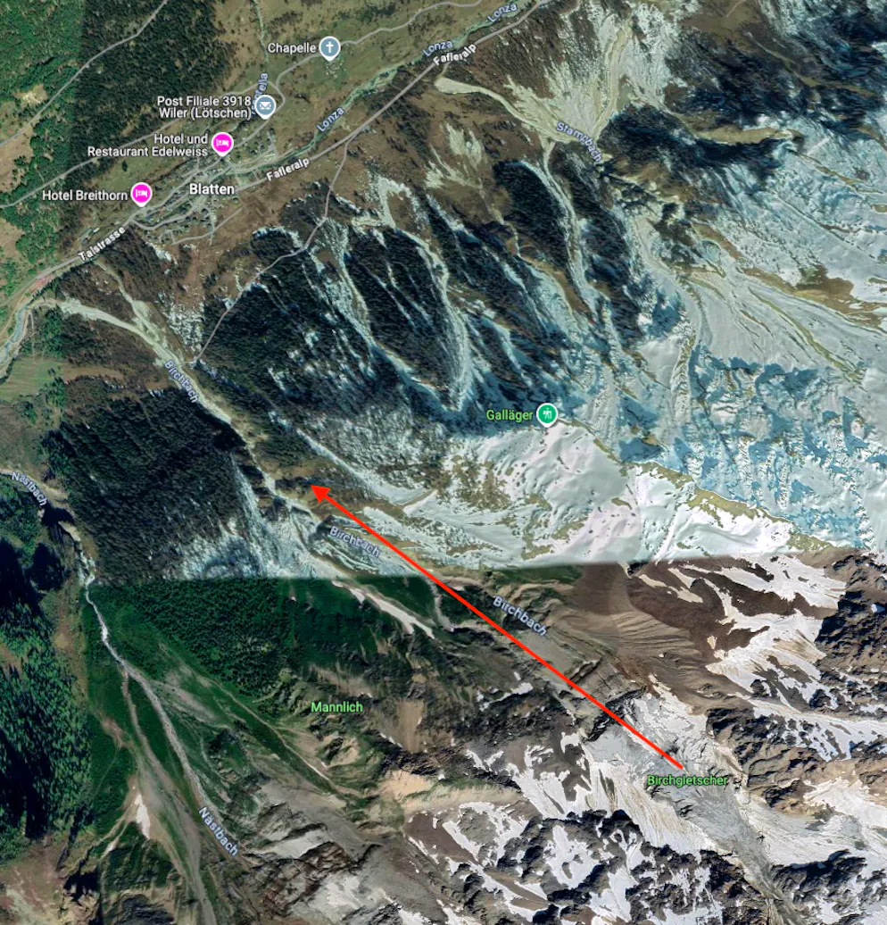 Der Pfeil markiert, den Felssturz vom Birchgletscher Richtung Tal.