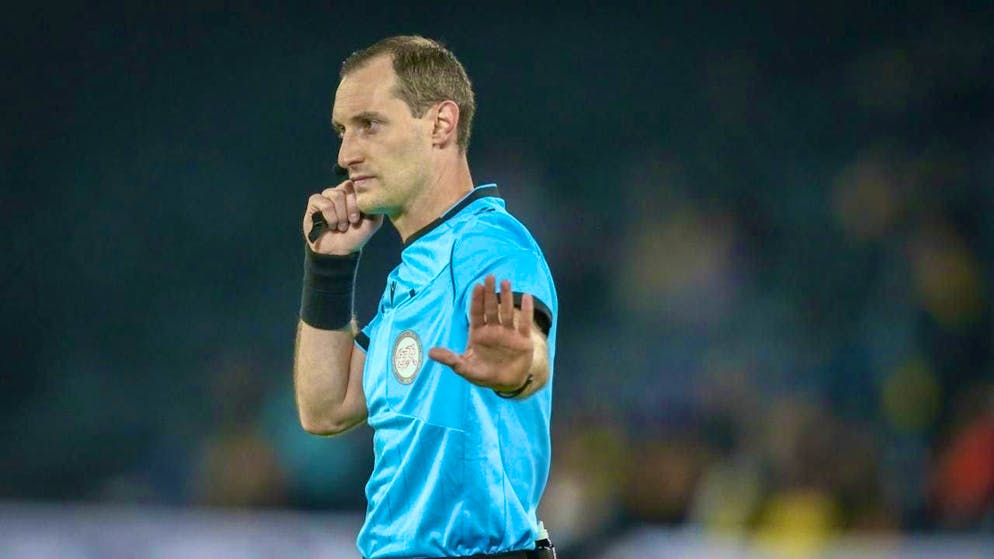 Stefan Horisberger referees the cup final between Basel and Biel