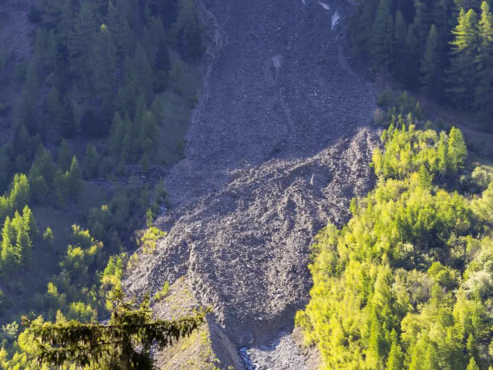 Baltten VS / Felsturzgefahr. Innerhalb einer Woche bis zum 18. Mai kam es zu einem Felssturz vom Birchgletscher in Richtung Tal.