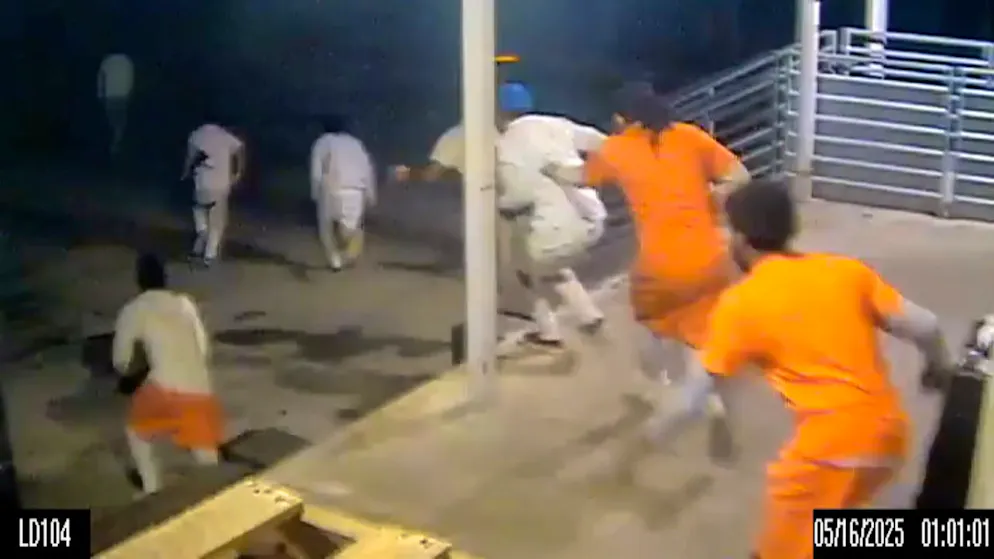 Spektakuläre Flucht im Video. Hier brechen zehn Schwerverbrecher aus