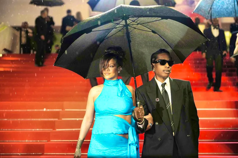 Rihanna - The pregnancy attire parade has begun! On May 19 in Cannes, Rihanna wore a female and bright blue dress in the style of Y2K Glam.