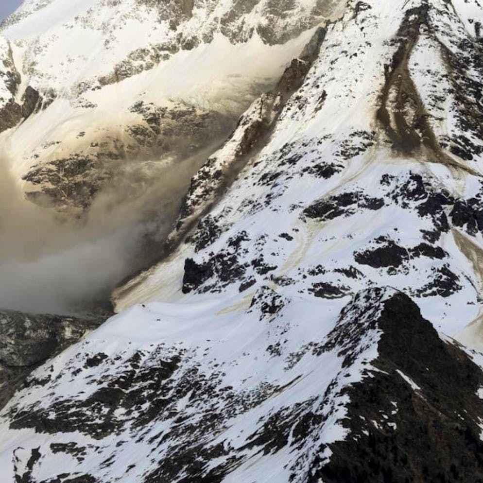 Nach Lawinenabgang. Lötschental von der Aussenwelt abgeschnitten