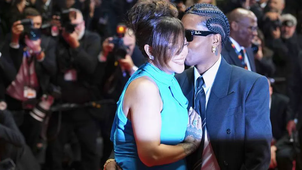 Robe à cut-outs sur la Croisette. Rihanna à Cannes: le défilé de tenues de grossesse a commencé!