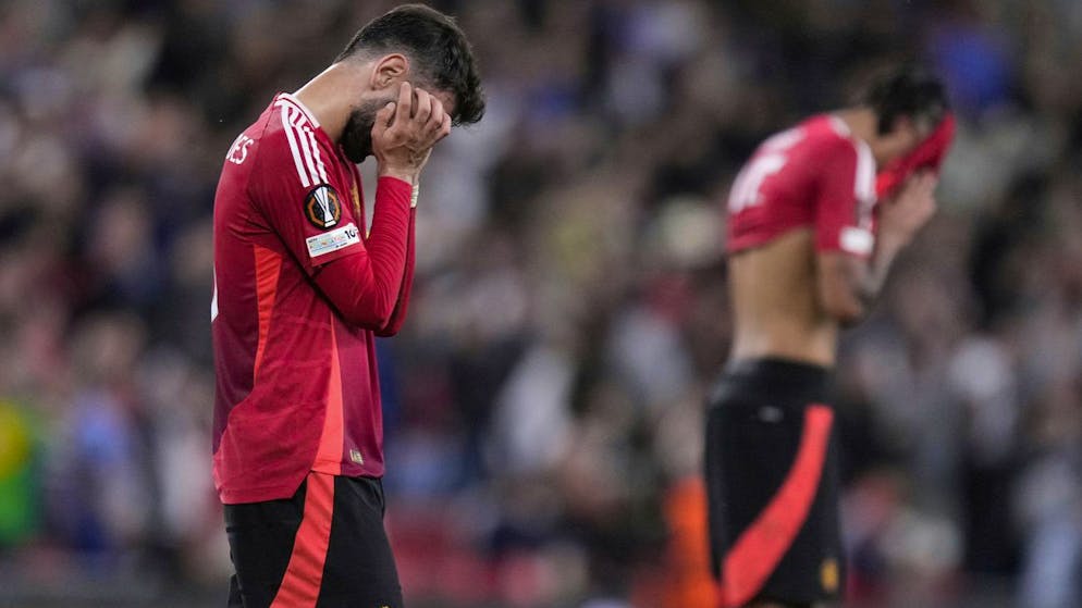 Le lacrime del portoghese Bruno Fernandes, anima e cervello dello United, il quale non è riuscito a cambiare il corso di una stagione davvero disastrosa.