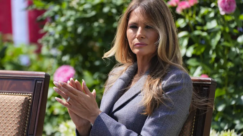 Elle obtient une promesse. On n'attaque pas les roses: Melania Trump s'interpose