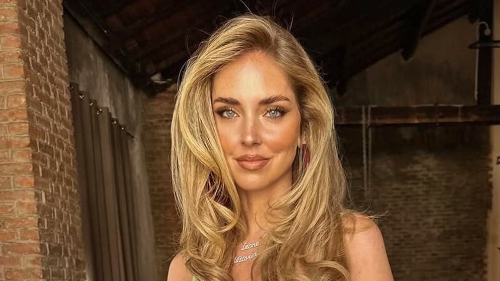 Sorrisi e abbracci al tramonto. Ecco la prima foto ufficiale di Chiara Ferragni e Giovanni Tronchetti Provera