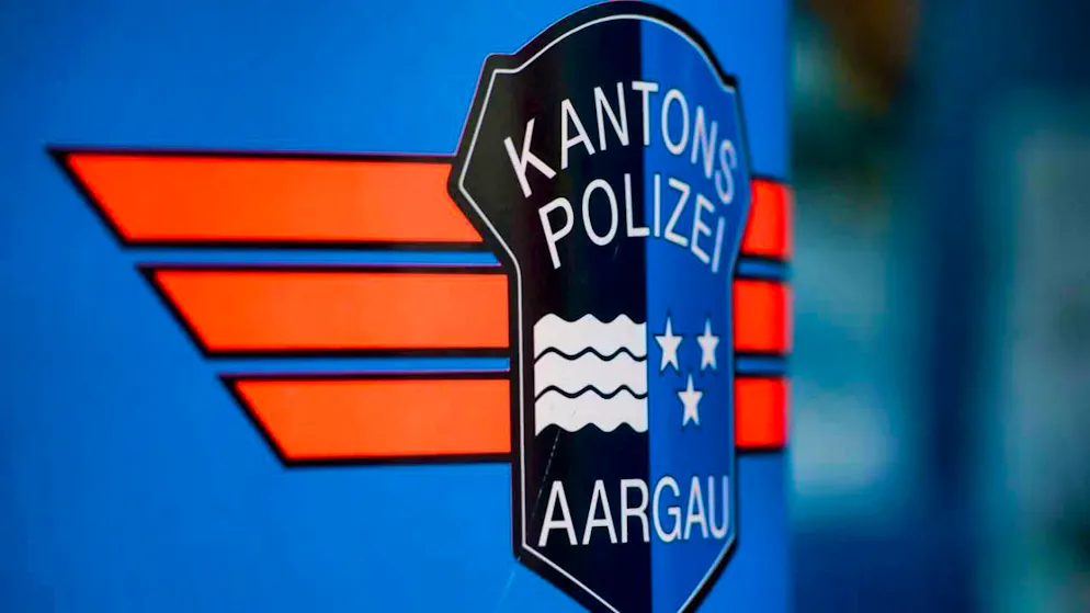 The Aargau cantonal police have closed the A1 between Neuenhof and Wettingen in both directions.