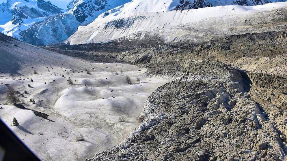 Landslides Switzerland. After the landslide on Piz Scerscen in the Engadin, in April 2024 the fallen rock piled up over a length of more than five kilometers in Val Rosegg.