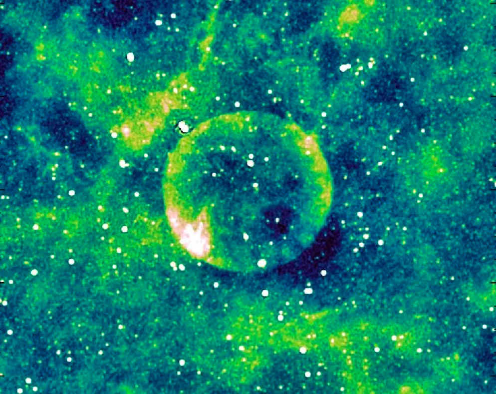 Sembra generata al computer perché è perfettamente rotonda, ma è reale: un residuo di un'esplosione solare. L'oggetto misterioso si chiama Teleios.