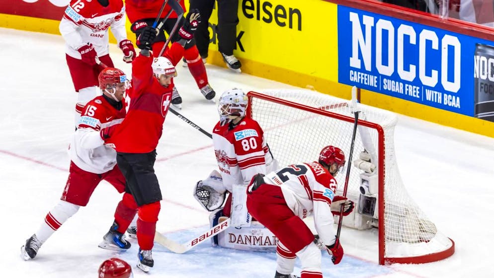 Da, wo es weh tut und zum vierten Mal in einem WM-Final: Nino Niederreiter (m.)
