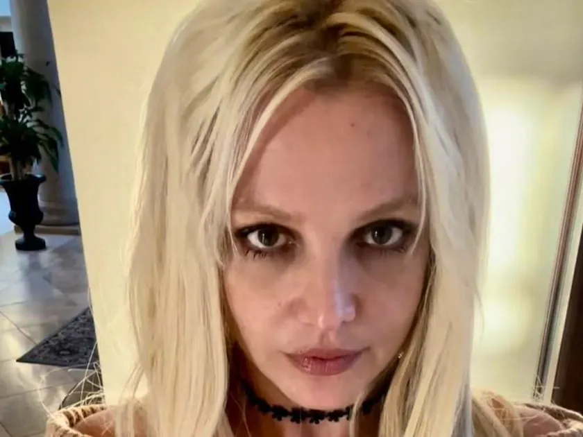 Britney Spears Detained for Smoking, Drinking on Plane - News Directory 3