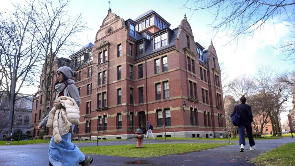 Stati Uniti. Trump non molla Harvard e minaccia un'ulteriore sforbiciata di 3 miliardi