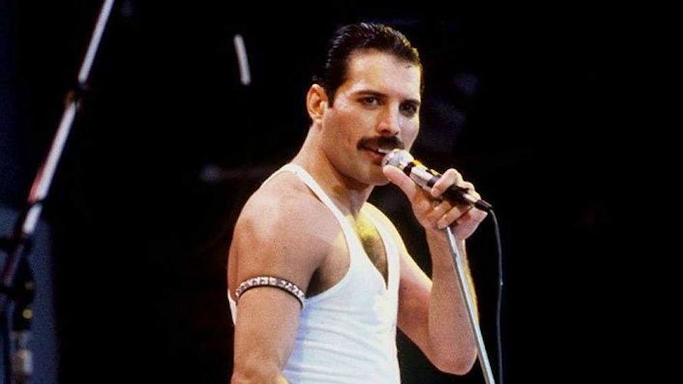 «Era e resta mio padre». Freddie Mercury potrebbe avere una figlia? Ecco cosa svela una nuova biografia