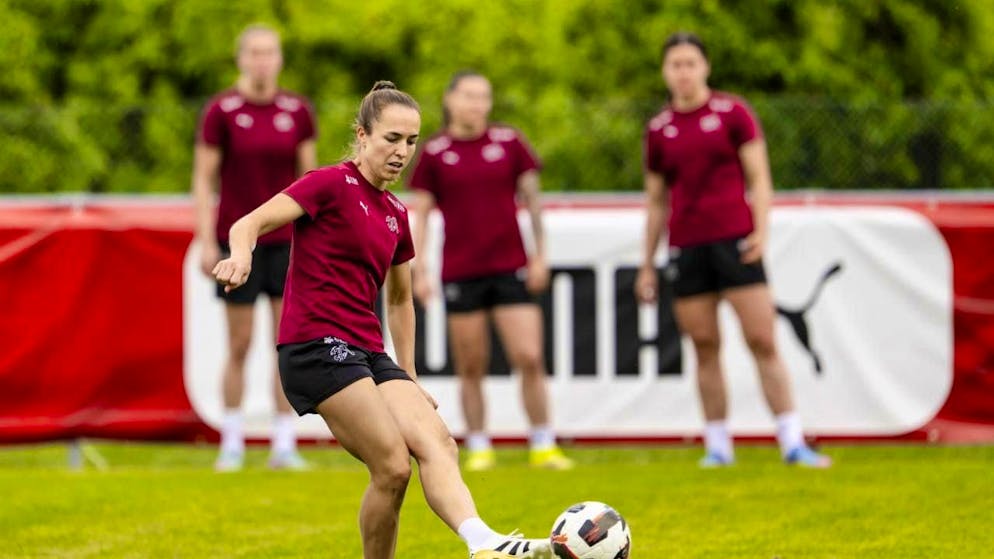 Leading by example: despite having just won the Champions League title with Arsenal, national team captain Lia Wälti is focused on her upcoming tasks with the national team