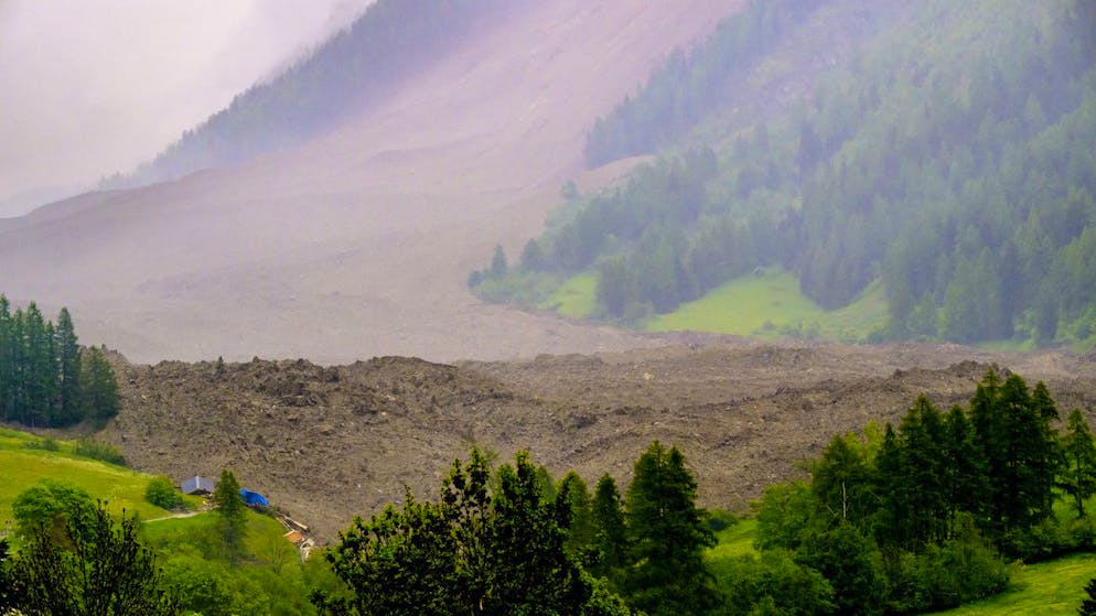 Blatten buried. These pictures and videos show the extent of the huge glacier collapse