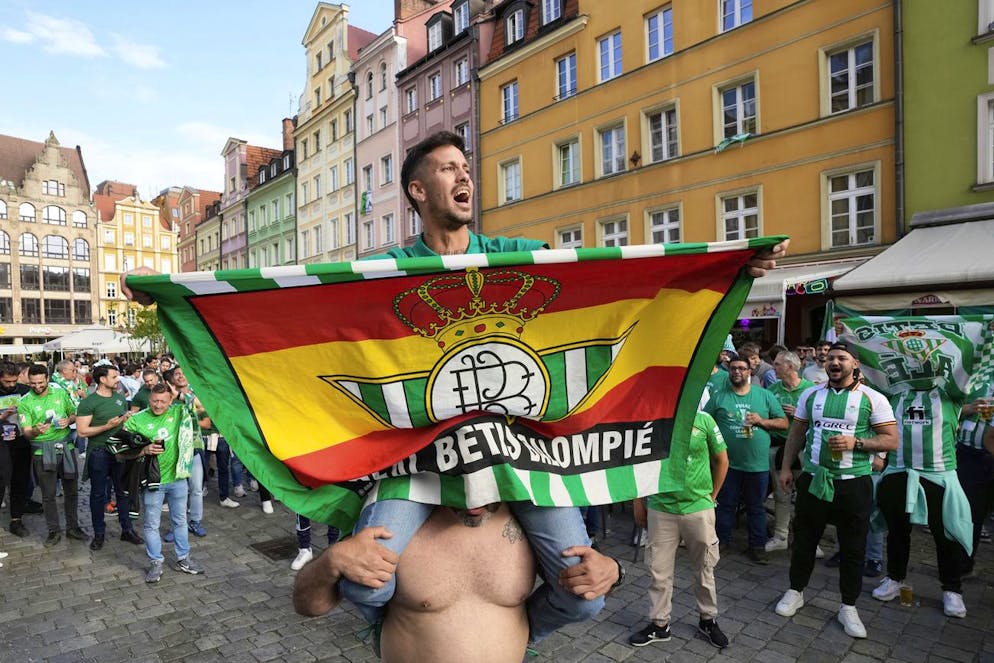 I simpatici e rumorosi tifosi del Real Betis sono giunti a Cracovia nella speranza di poter assistere ad una pagina di storia: il primo titolo europeo della loro squadra.