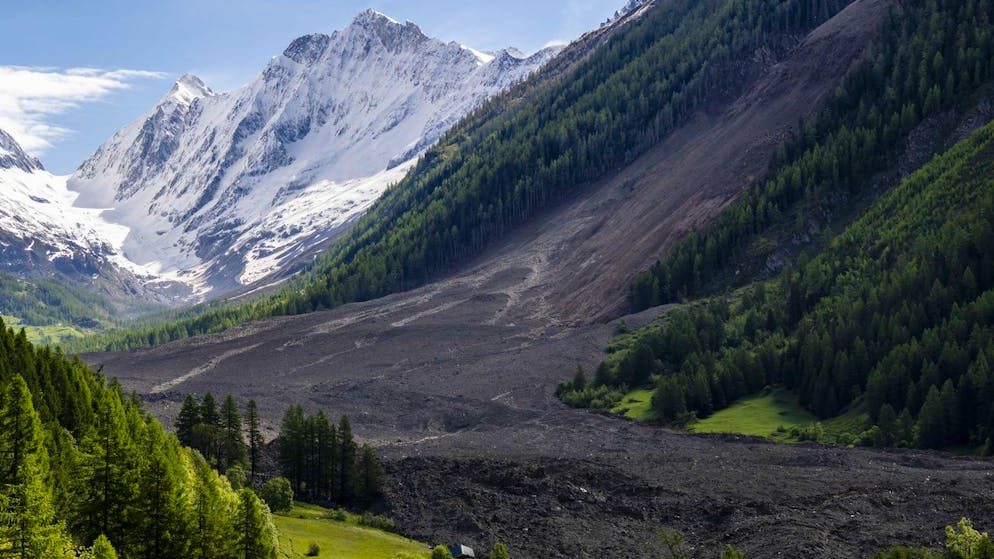 Glacier collapse in Blatten VS. This is how much debris fell into the valley