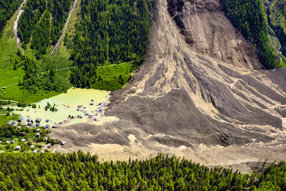 Glacier collapse in Blatten VS. An aerial photo shows the extent of the destruction.