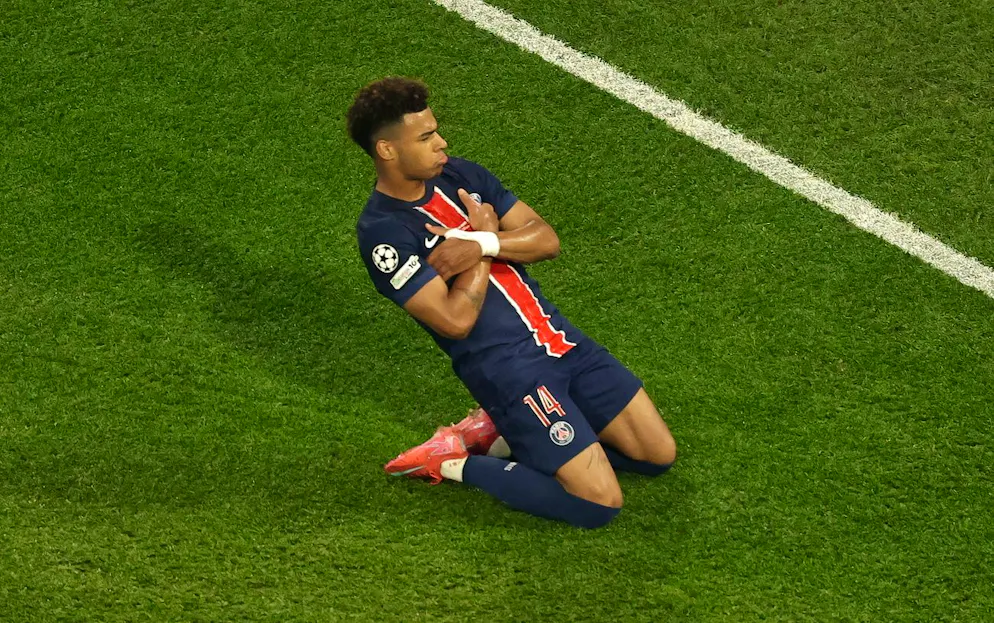 Doué festeggia il 2-0.