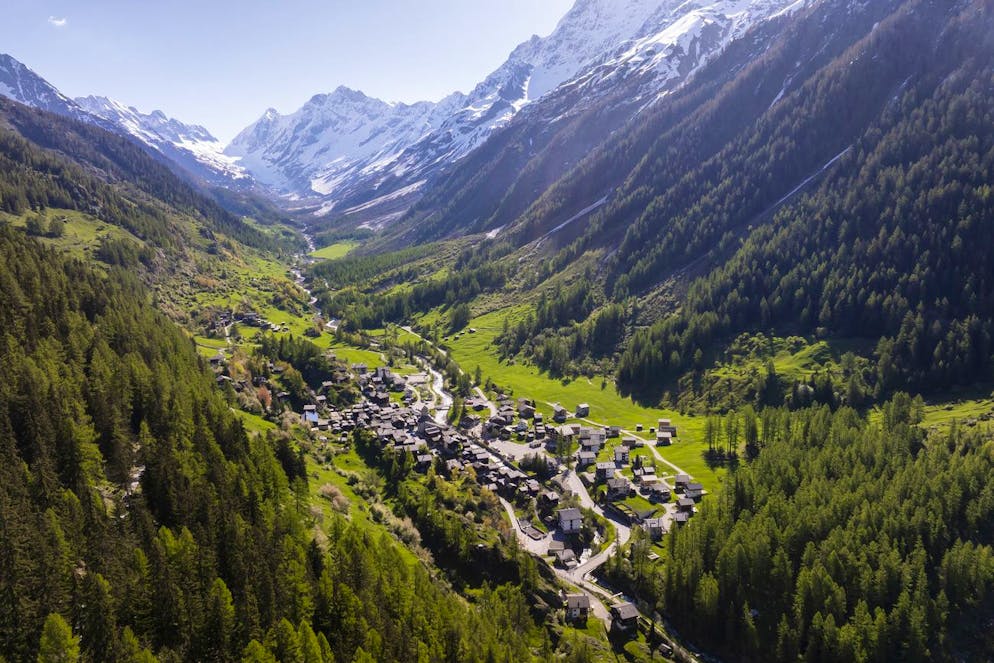 Vorher vs. Nachher Vergleich Blatten VS. So sah das Dorf vor dem Gletschterabbruch aus.