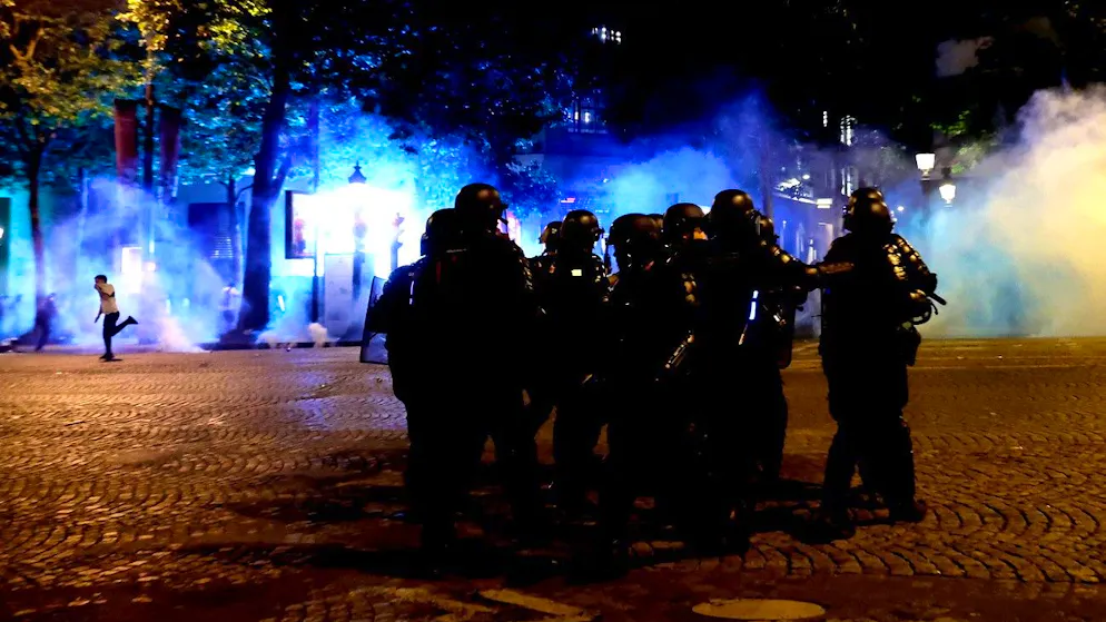 La police en alerte après la victoire du PSG : une soirée sous haute surveillance.