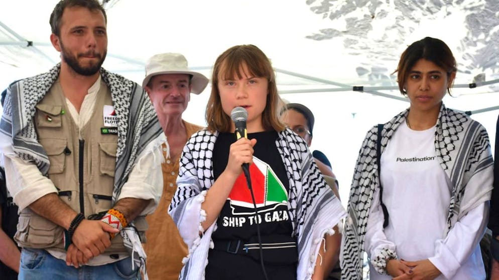 Navire d'aide pour Gaza avec Greta Thunberg à bord - Gallery. Le navire devait partir du port de Catane, en Sicile, et l'équipage est composé d'une douzaine de personnes, "dont Greta Thunberg", la militante    écologiste suédoise.