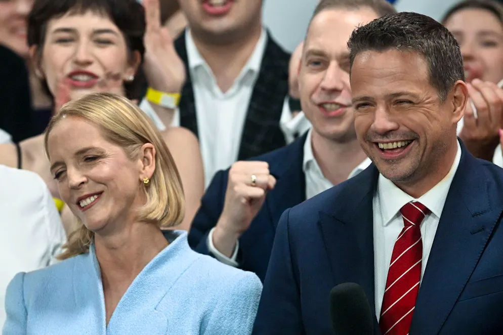 Il sindaco di Varsavia Rafal Trzaskowski (destra) con la moglia Malgorzata (L) 