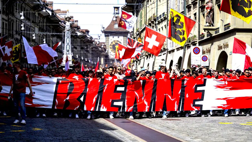 Coupe de Suisse. Cortège enflammé à Berne : une marée rouge pour soutenir Bienne