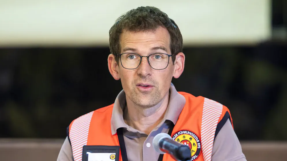 Im Allgemeinen habe die Notsituation gezeigt, wie solidarisch die Bevölkerung sei. «Alle Gruppenunterkünfte im Tal oder Zivilschutzanlagen habe es gar nicht gebraucht. Die Leute haben sich schnell und unkompliziert bei Freunden und Familien einquartiert», sagte Matthias Ebener dazu.