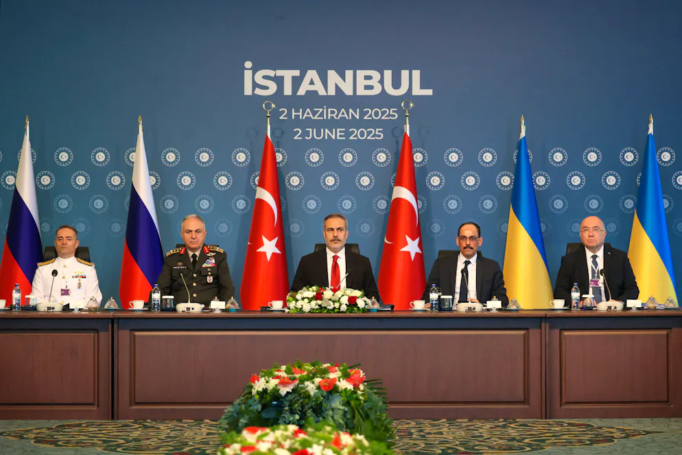 Les délégations ukrainienne et russe ont entamé une deuxième série de pourparlers de paix à Istanbul, où elles devraient échanger des plans sur la manière dont elles souhaitent mettre fin à la guerre qui dure depuis trois ans, ce 2 juin 2025. 