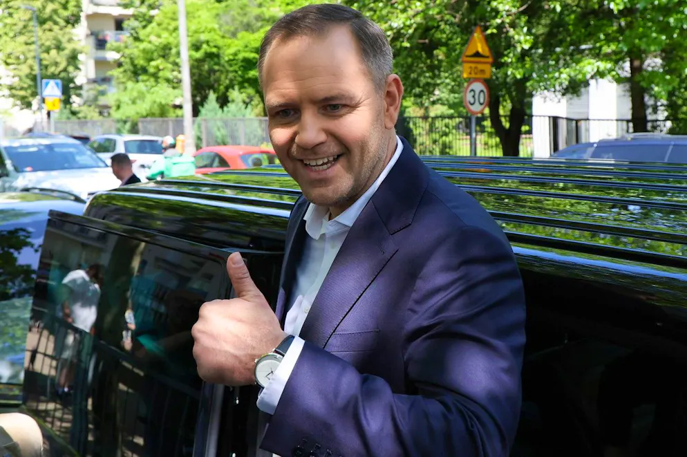 Il vincitore delle elezioni Karlo Nawrocki, in una foto scattata domenica, dopo aver depositato il suo voto. 