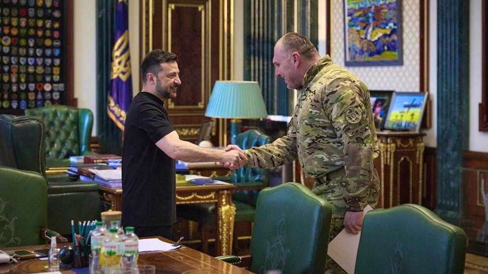 A smile and a handshake: President Volodymyr Zelensky and SBU chief Vasyl Malyuk on Sunday.
