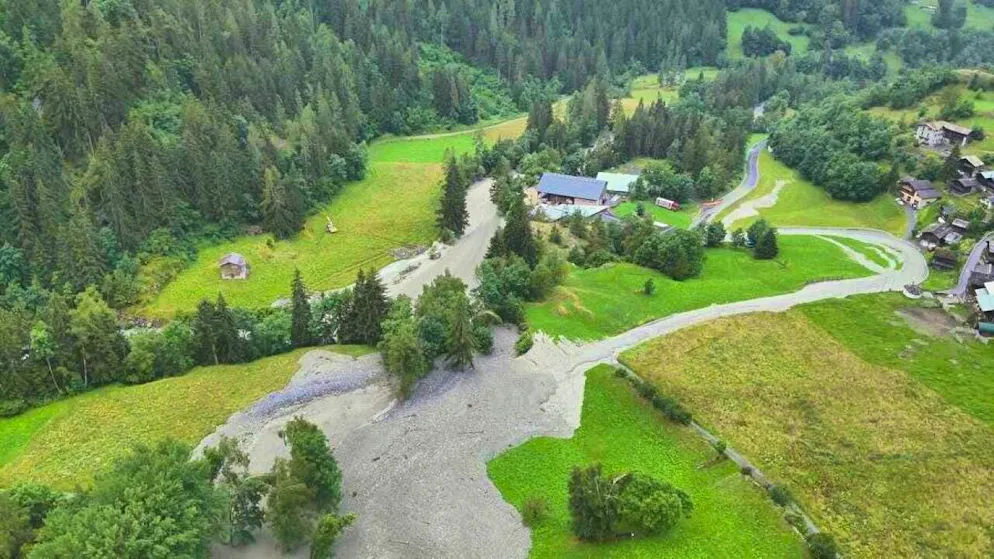 Nell'estate del 2024, in Val de Bagnes, nel Vallese, si è verificata una colata detritica in seguito a forti precipitazioni.
