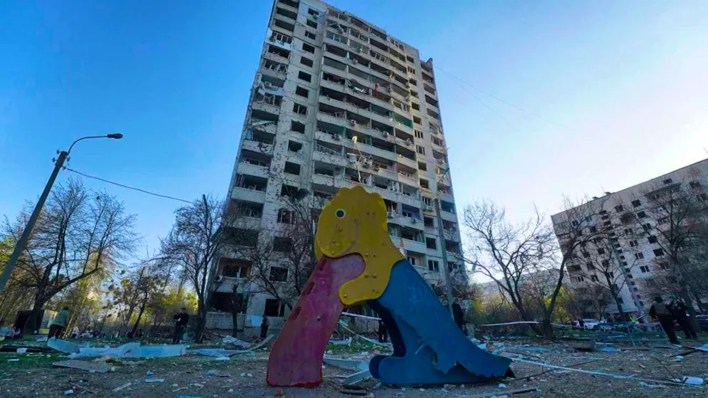 ARCHIVE - A residential building in Kharkiv damaged by a Russian attack. Photo: Andrii Marienko/AP/dpa
