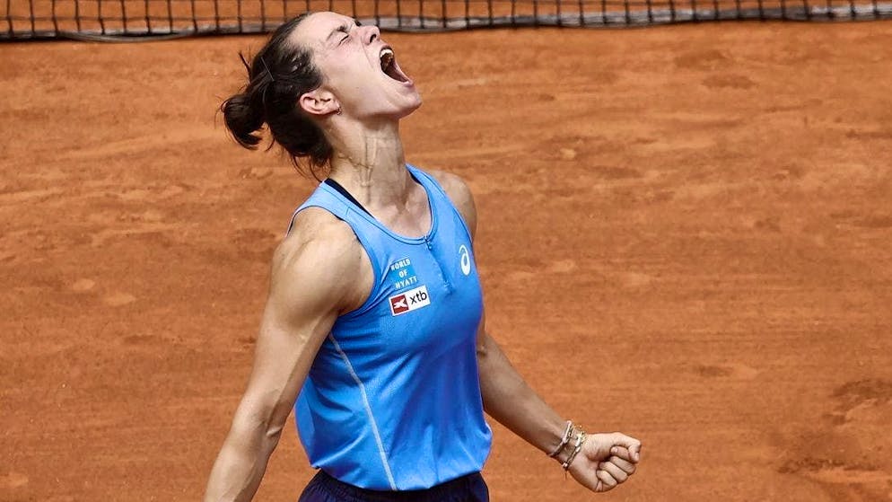 What a feeling, what a sensation: Frenchwoman Loïs Boisson prevails against world number 3 Jessica Pegula on the center court in Paris