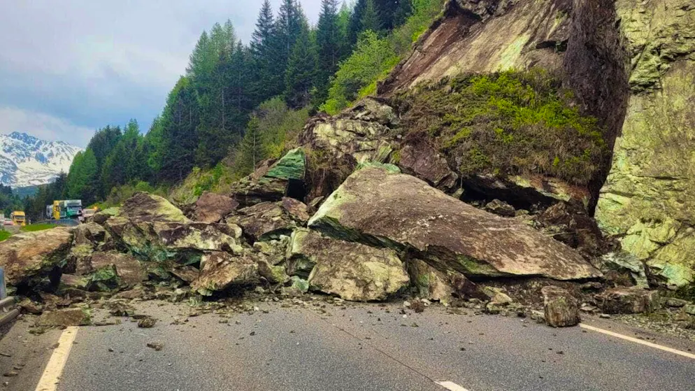 Route fermée entre Marmorera et Bivio en raison d'un éboulement - Galerie. Photo actuelle de l'éboulement qui a bloqué la route entre Bivio et Marmorera dans le canton des Grisons.