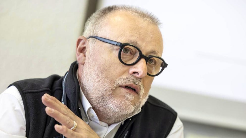 Gerald Scharding, chef de la Centrale nationale d'alarme, a expliqué lundi comment se déroulent les entraînements internationaux de mesures de la radioactivité depuis l'air en Suisse.