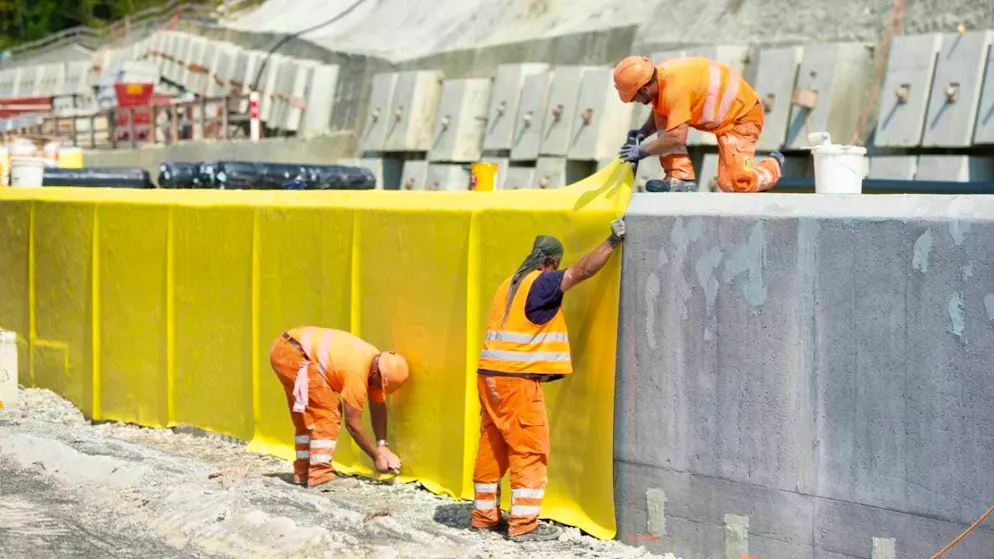 The building materials group Sika and the industrial group Sulzer are joining forces in the field of plastics recycling in the construction industry. The two partners are founding a joint venture company for this purpose.(symbolic image)