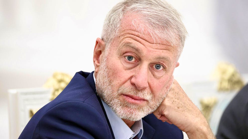 Le gouvernement britannique a menacé d'attaquer en justice Roman Abramovitch.