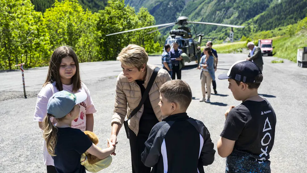 Blattner Kinder begrüssen am 30. Mai 2025, Bundesrätin Karin Keller-Sutter.