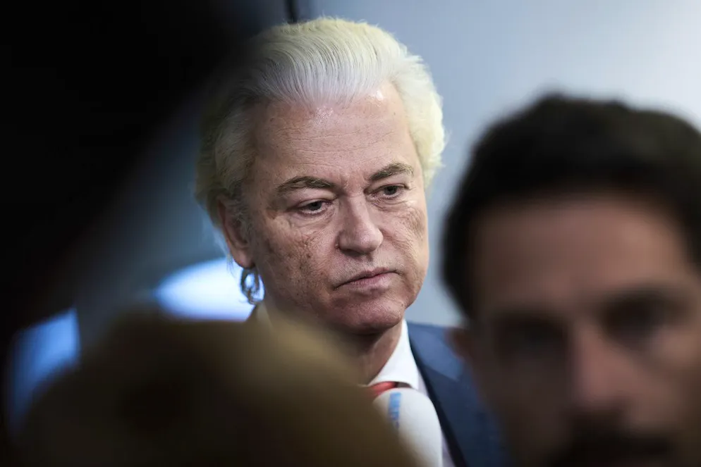 Il leader dell'ultradestra olandese Geert Wilders dopo aver annunciato il ritiro del suo partito dalla coalizione di governo. 