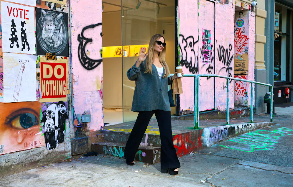 Angelina Jolie. With her Atelier Jolie, founded in 2024, she wants to offer artists a place for creative collaboration.