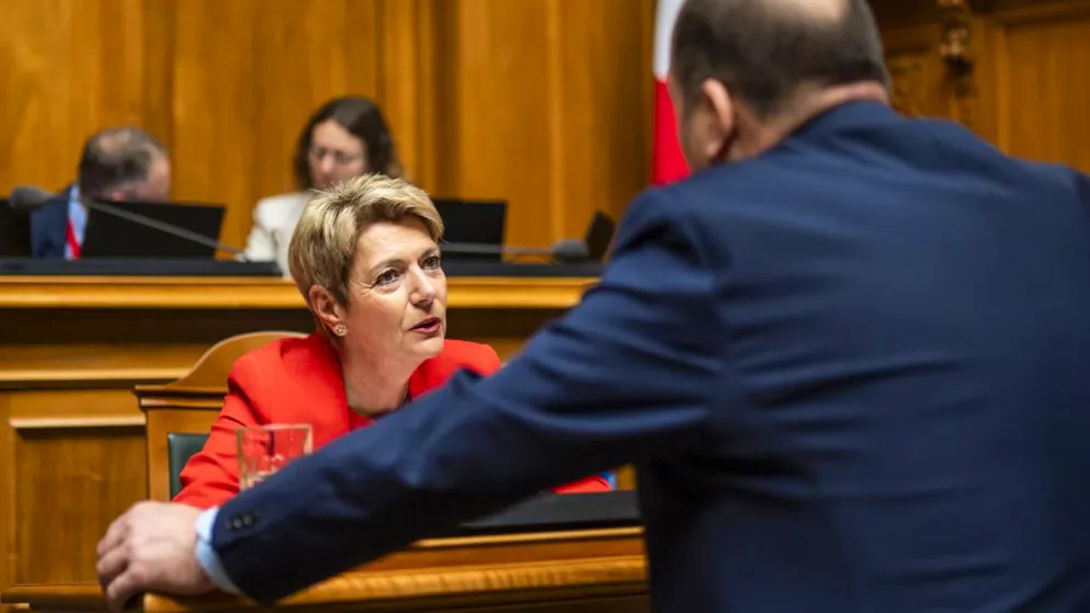 La ministre des finances Karin Keller-Sutter a défendu les comptes et budgets de la Confédération au Parlement.